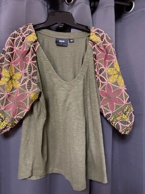 NWOT Maeve embroidered sleeve top